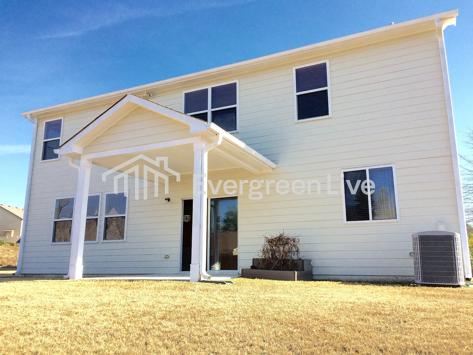 4 bed, 3.0 bath, 2934 sqft, $2,495 — Photo 1