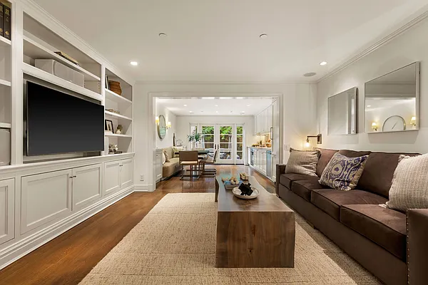 Sold by Sloane Square | media 6