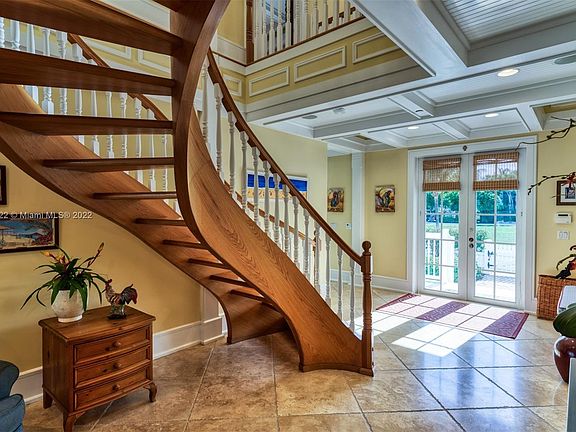 Front Door Entrance/Foyer 