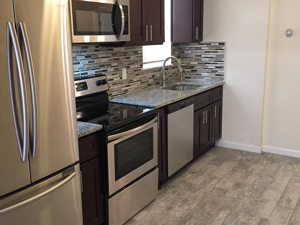 Side view kitchen