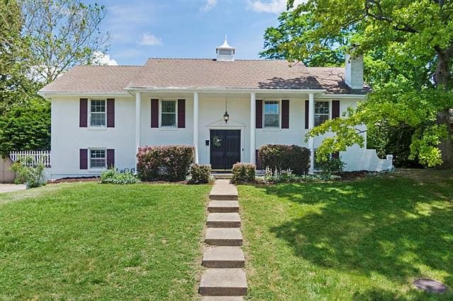 1st image of 6905 Wildwood Dr