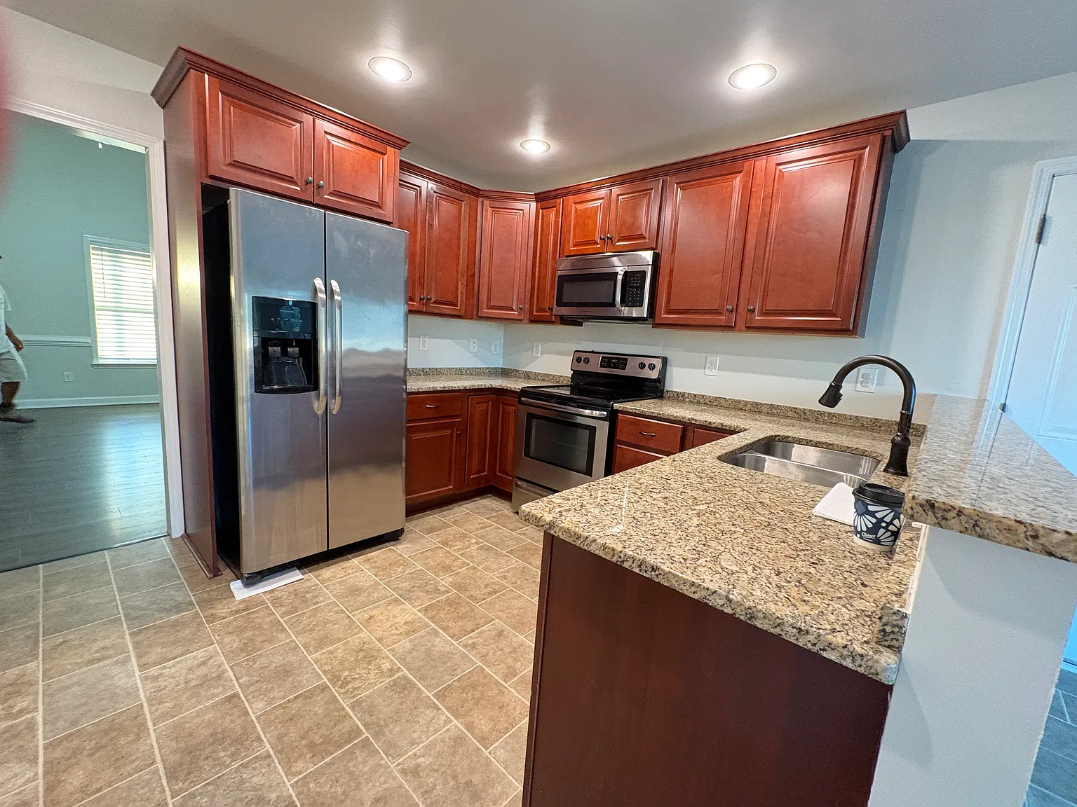 3 bed, 1378 sqft, $1,950 — Photo 3