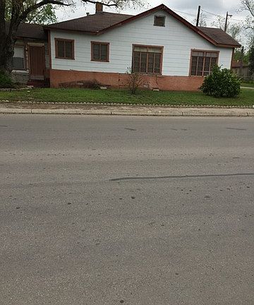 2nd image of 1505 North Ctr