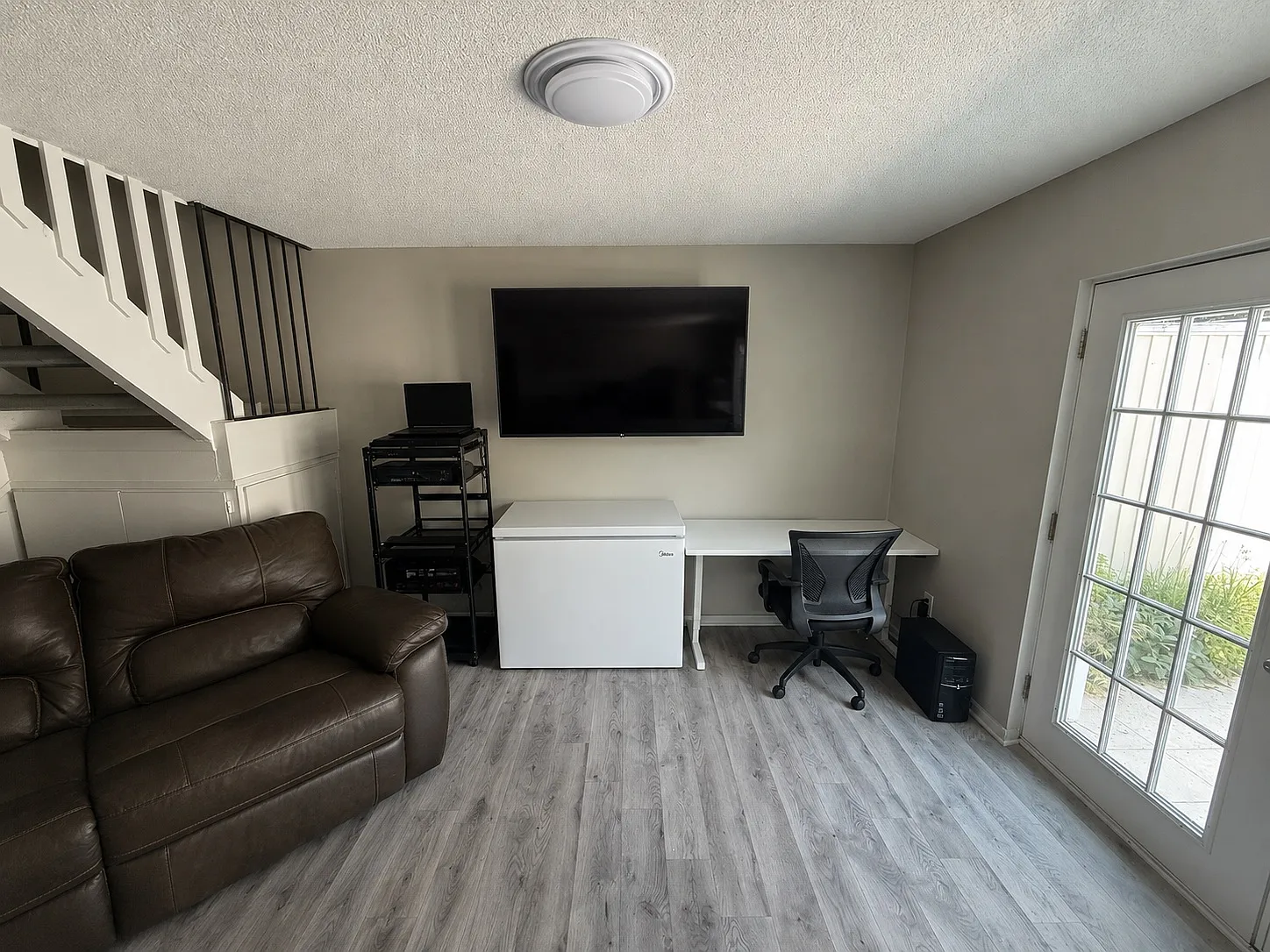 4 bed, 2100 sqft, $1,000 — Photo 2