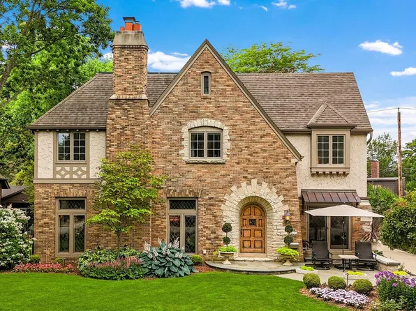 4853 North Lake DRIVE, Whitefish Bay, WI 53217