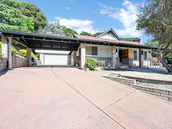 2nd image of 4871 Beacon Hill Dr