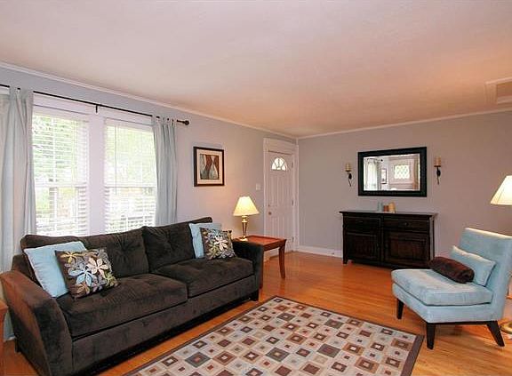 5th image of 14 Hardith Hill Ct
