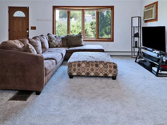 4th image of 120 Applewood Ln