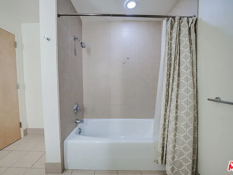 1111 S Grand Ave #1115 — Photo 14