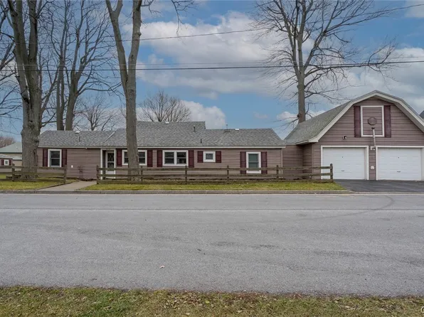 517 Ambrose St, Sackets Harbor, NY 13685