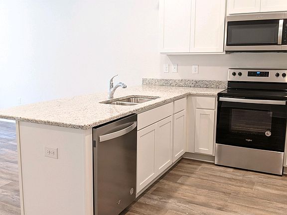 5th image of 1427 Iroquois Dr