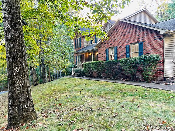 3rd image of 440 Lake Dr