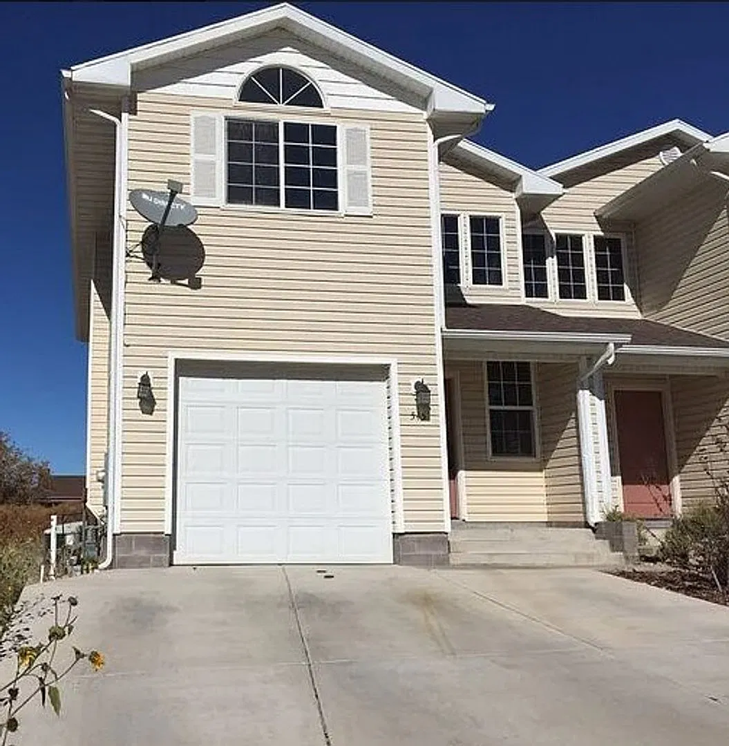 Beautiful 3-Bedroom Townhome in Cedar City $1,650/Month! — Photo 1