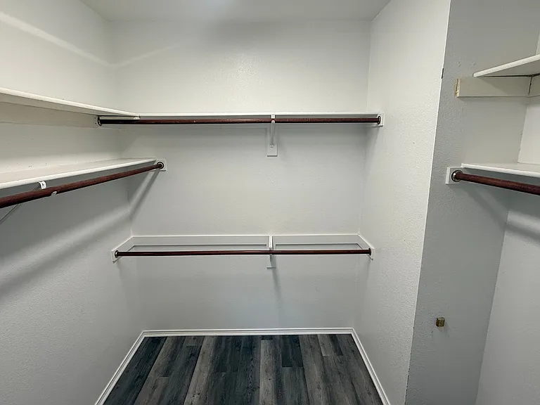 2905 Hudson Xing — Photo 10
