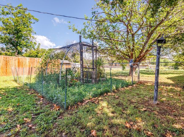 312 Columbus St, Coleman, TX 76834