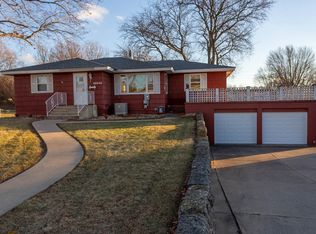 10146 Boleyn Rd, Dubuque, IA 52001