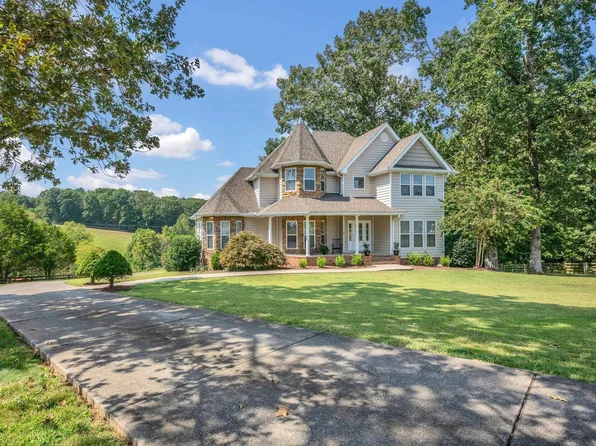 1004 Bradby Dr, Burns, TN 37029