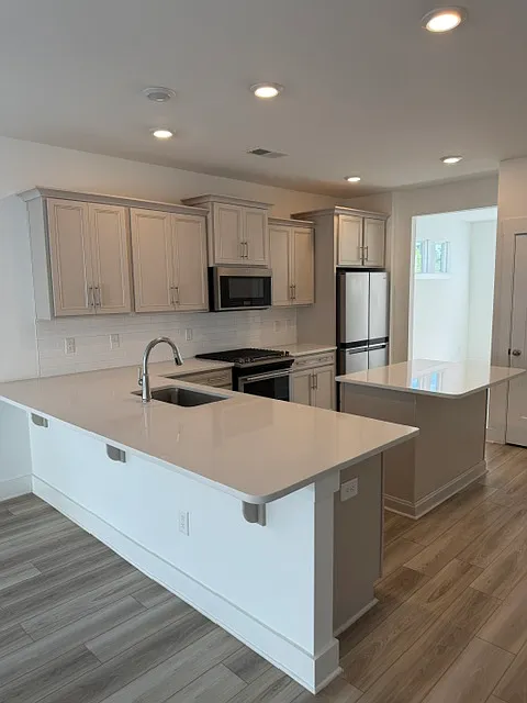 400 Water Garden Place - 1 — Photo 3