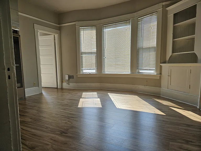1915 E Cherry St #D — Photo 2
