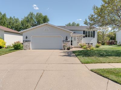 1935 Oregon Dr, Bismarck, ND, 58503
