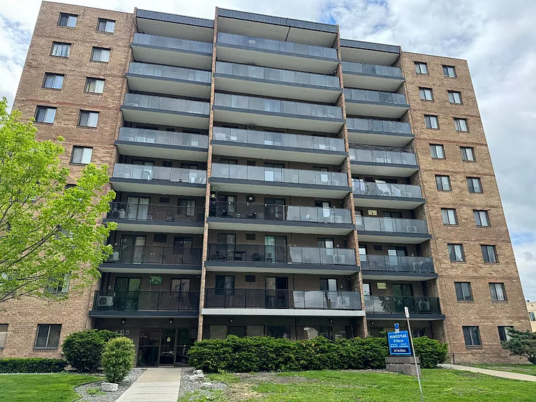485 Windsor Ave — Photo 11