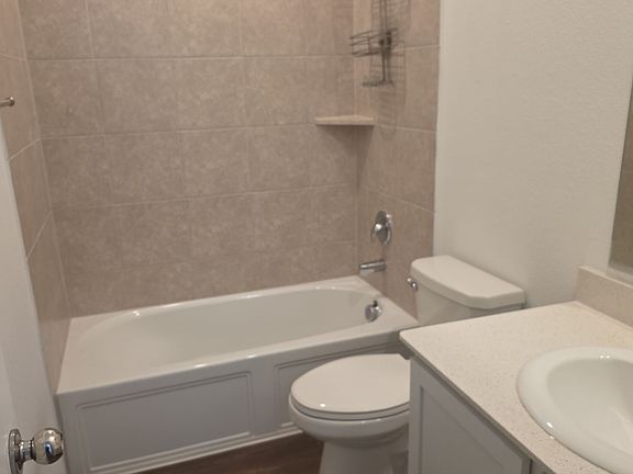 3rd image of 3951 Bellingham Ln