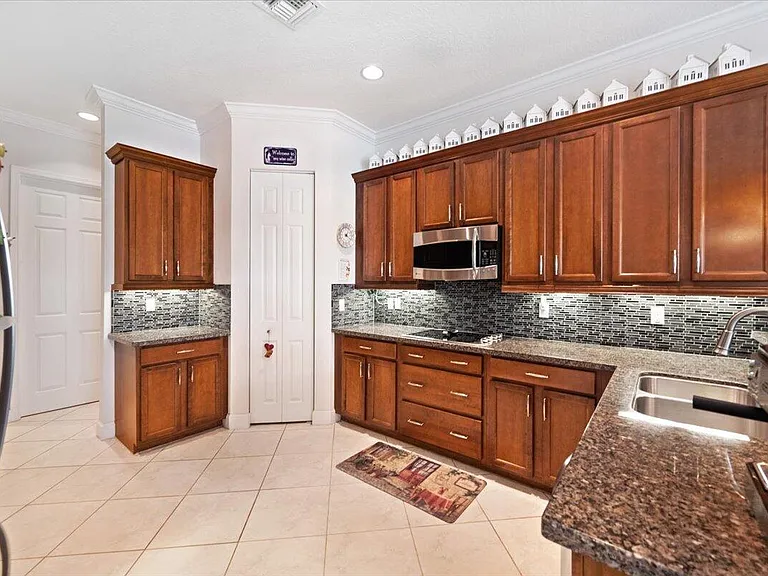 8152 Butler Greenwood Dr — Photo 12
