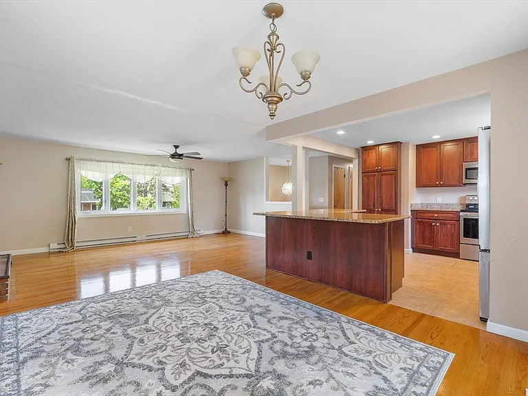 24 Hickory St — Photo 14