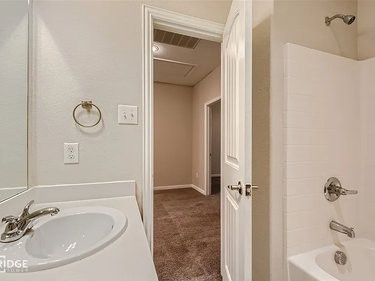 1312 Lake Crest Ln — Photo 14