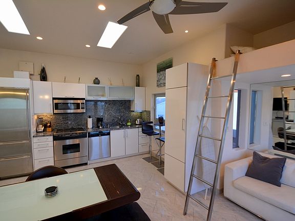 4th image of 3275 Ocean Front Walk APT 9