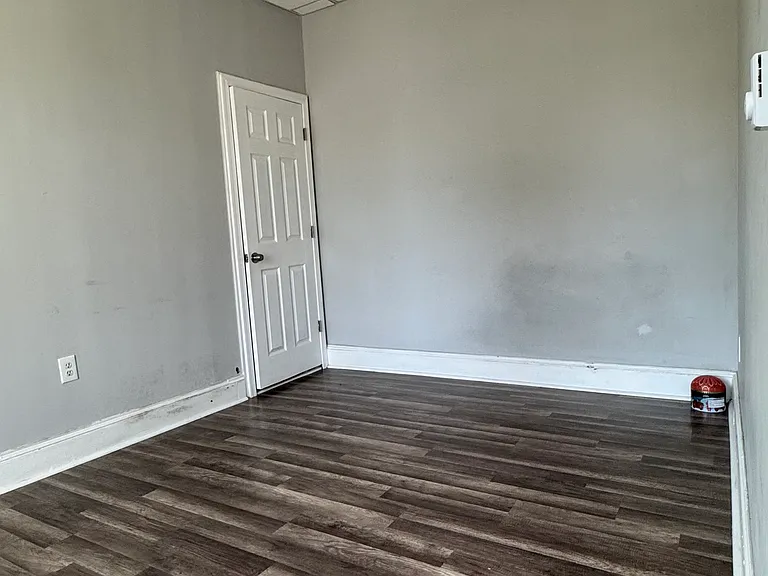 551-53 Hellerman St #1F — Photo 8