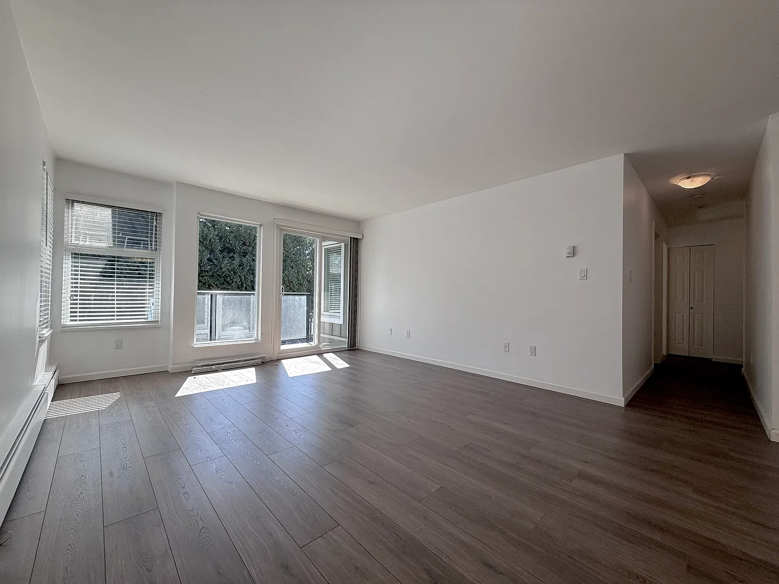 2 bed, 996 sqft, $1,900 — Photo 2