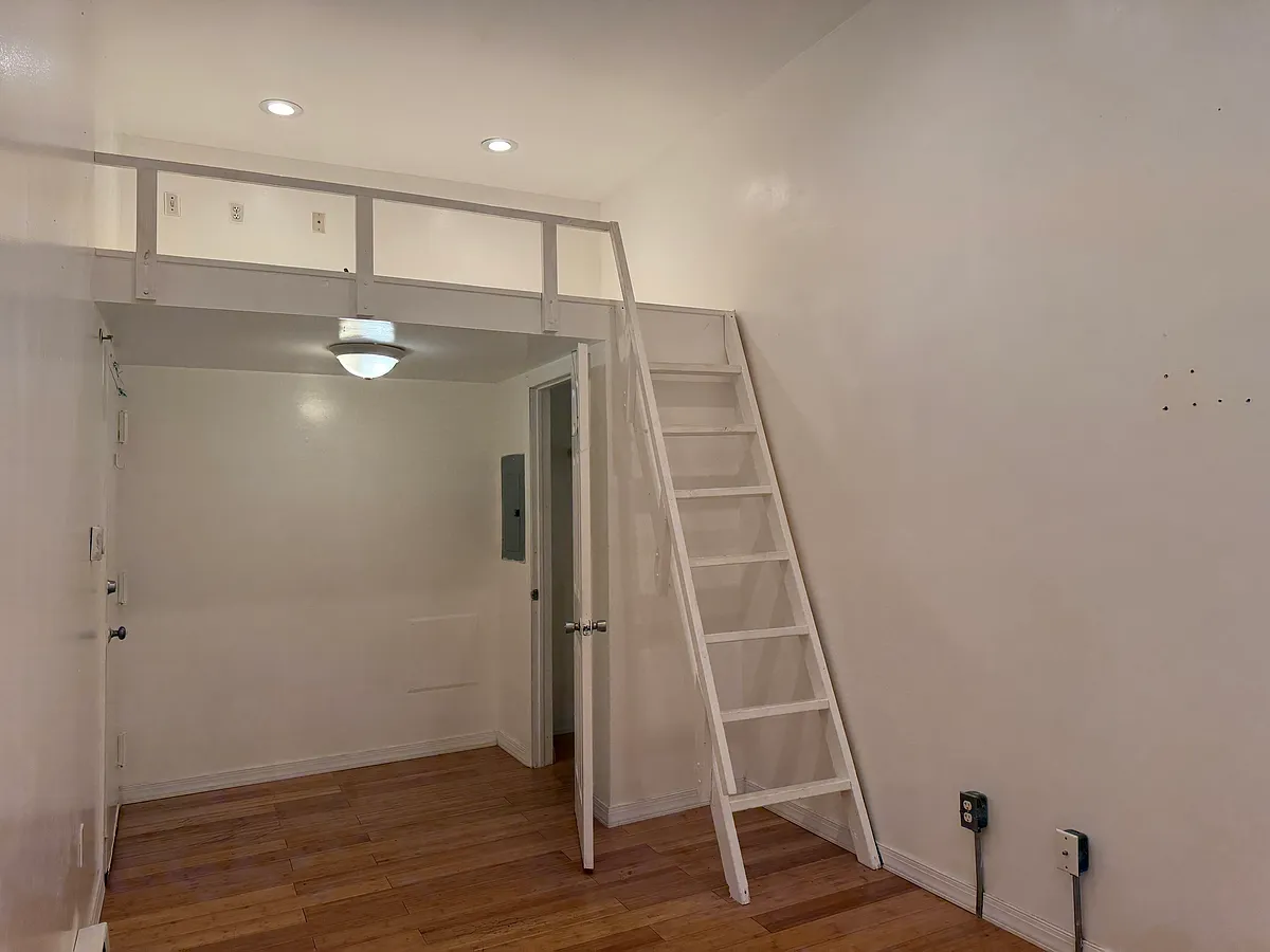 Building Photo - 822 N Broad St #2C