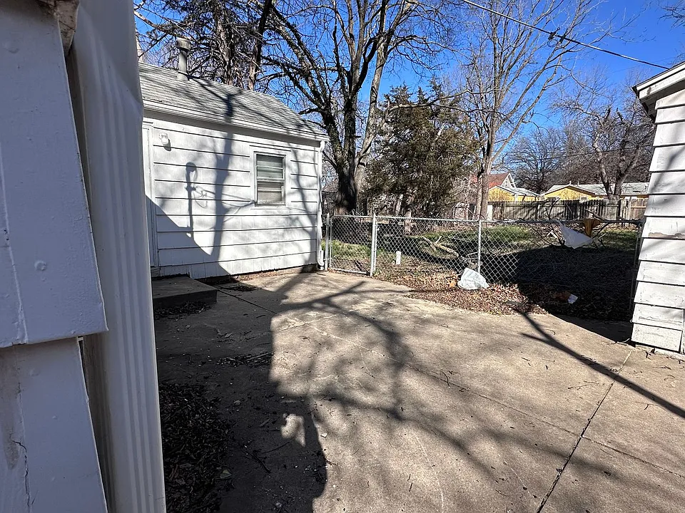840 N Belmont Ave