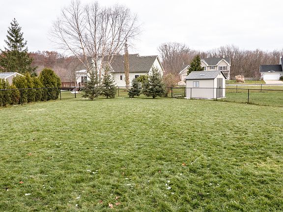 4th image of 219 Glenwood Cir