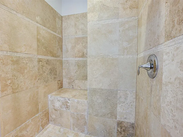 1515 Crockett St — Photo 16