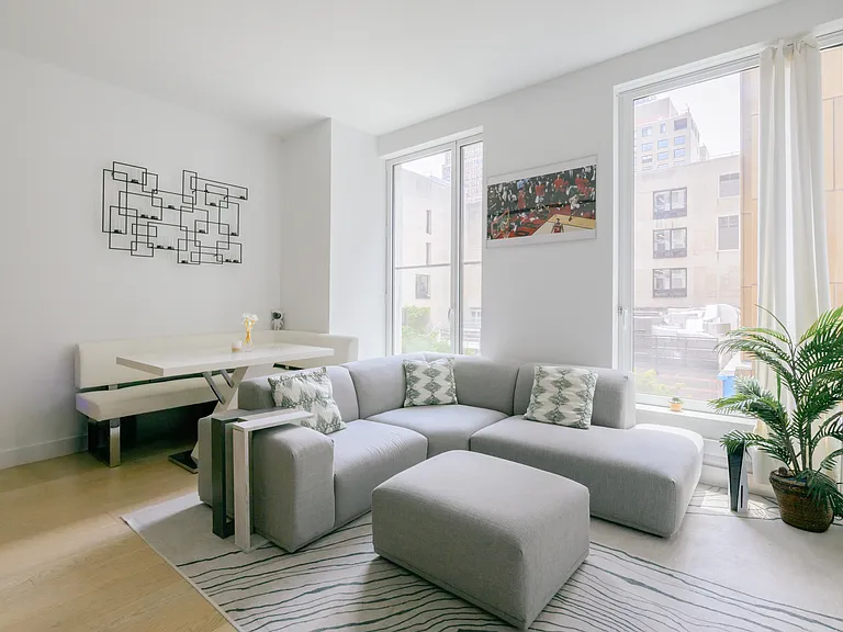 215 W 28th St #4E — Photo 2