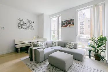 215 West 28th Street, #4E