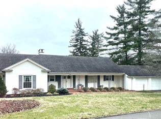 525 Ridgewood Rd, Louisville, KY 40207