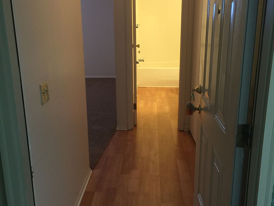 2nd image of 1859 S Sawburg Ave APT 8