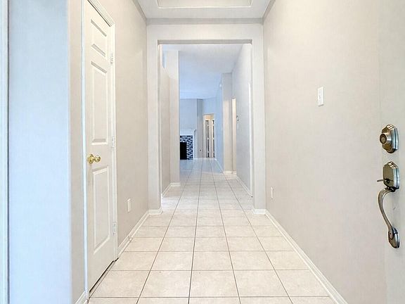 3rd image of 11 Auburn Path Dr