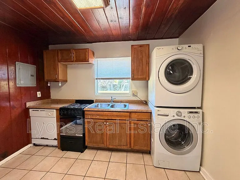 1935 Ricardo Ave #A — Photo 6