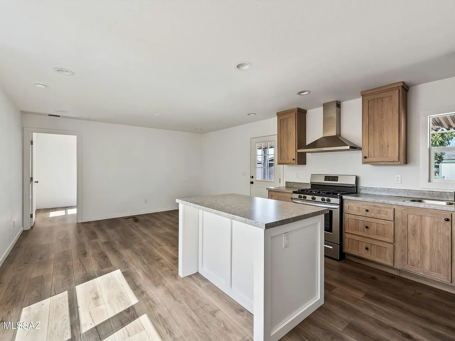 3 bed, 1056 sqft, $1,210 — Photo 4
