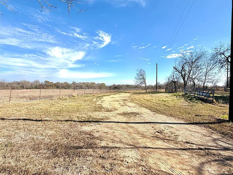 3248 Dale Ln — Photo 2