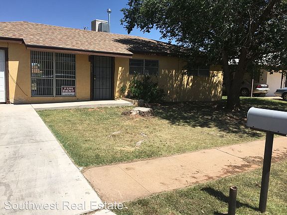 2nd image of 913 Pecos St