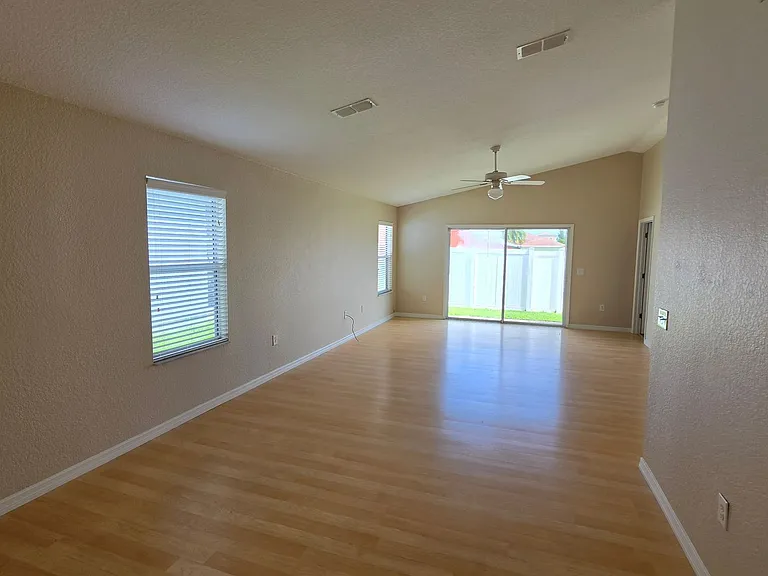 4900 NE 123rd Ln — Photo 11