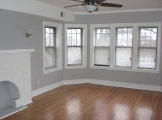 4827 W Roscoe St APT 2, Chicago, IL 60641