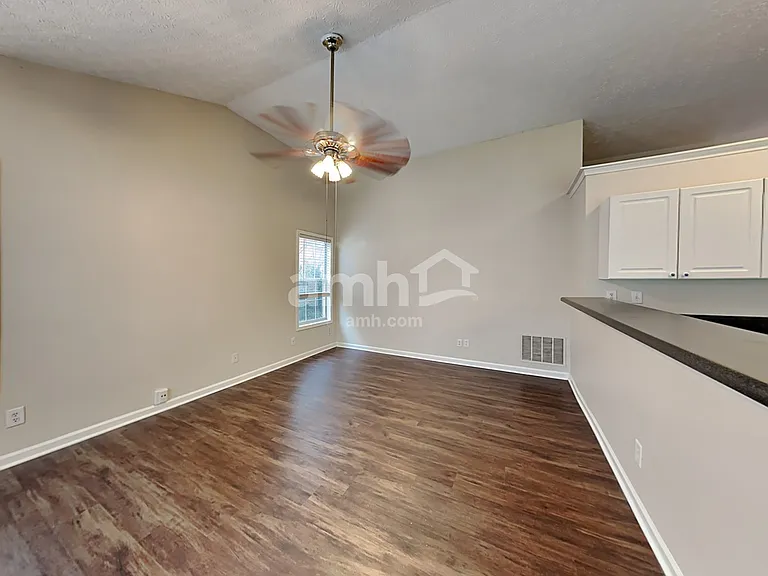 675 Lendl Ln — Photo 8