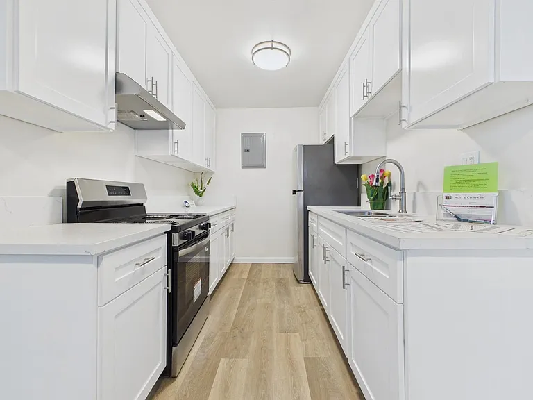Woodman Apartments — Photo 10