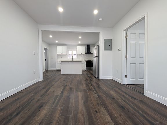 3rd image of 40 E Greenwich Ave #1